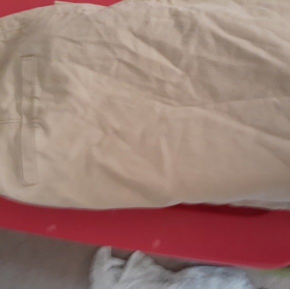 3 pairs if khaki pants - Picture 5 of 7